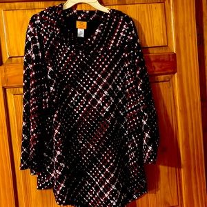 Black/red/white asymmetric color and hem long sleeved blouse.